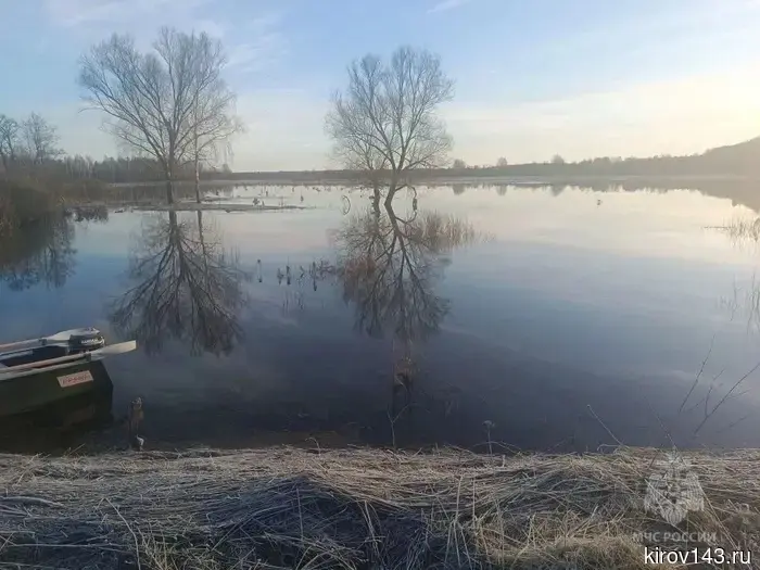 Вятка продолжает повышаться.
