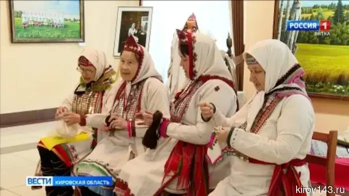 В библиотеке имени Герцена организовали выставку, посвященную марийским традициям.