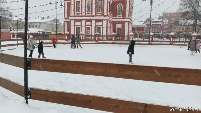 A skating rink is being dismantled on Spasskaya Square