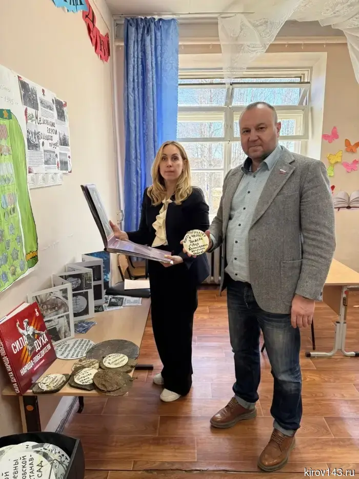 Екатерина Колотова и Александр Никулин отдали дань памяти солдату Шахтарину.