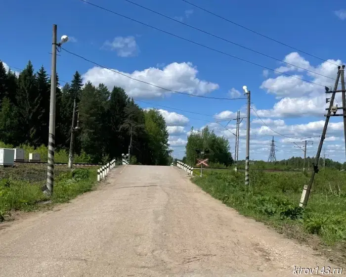 The crossing near the village of Mokretsy will be closed overnight.