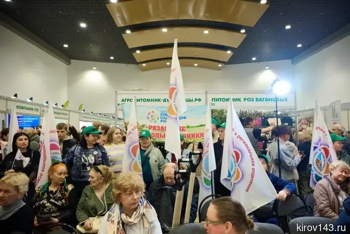 Олег Валенчук и Вячеслав Фетисов дали старт юбилейной выставке для садоводов на ВДНХ