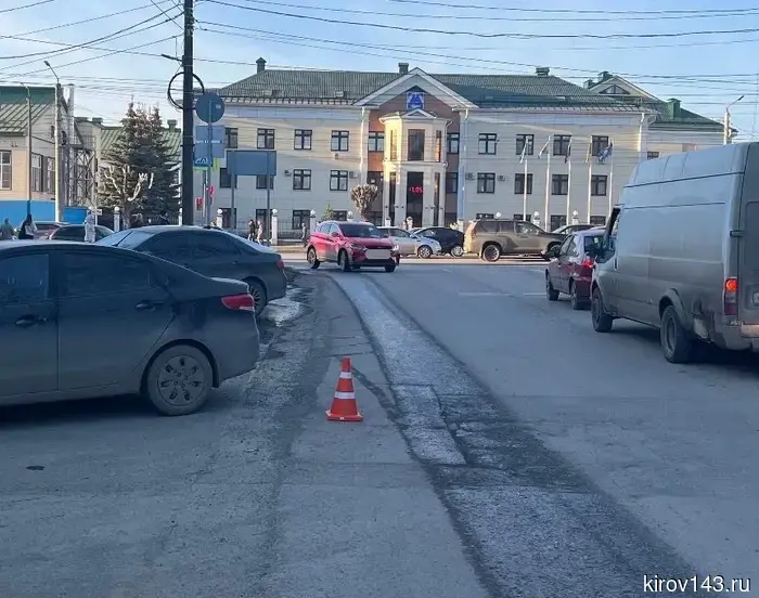 В Кирове в результате ДТП с внедорожником пострадал велосипедист.