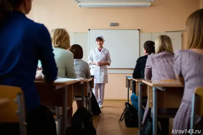 In the Kirov region, a nurse spoke about a child's illness at a school meeting.