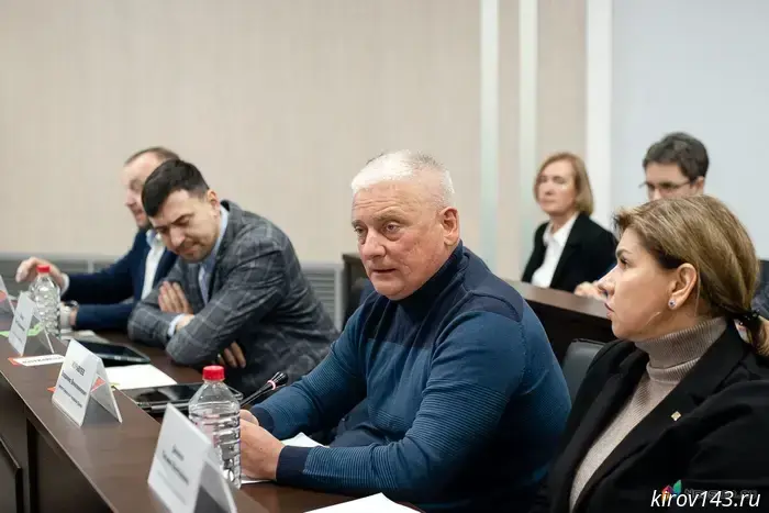 "They're hanging noodles on us": Zhuravlev demanded Simakov's resignation due to delays in the construction of schools