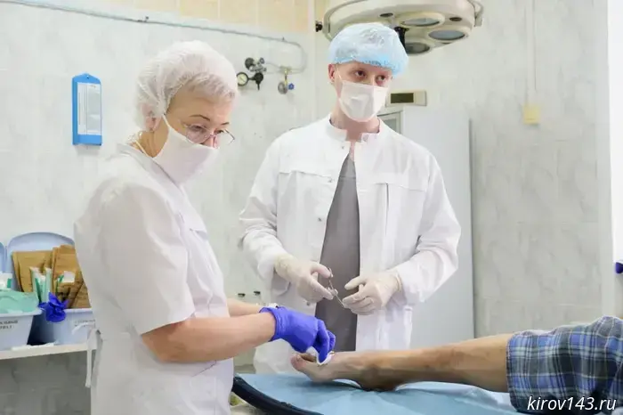 In Kirov, doctors saved the leg of a 60-year-old man with a severe complication of diabetes.