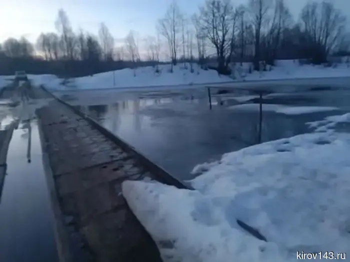 В селе Улеш Кикнурского района под водой оказался низководный мост, а в Ваштранге затоплены огороды.