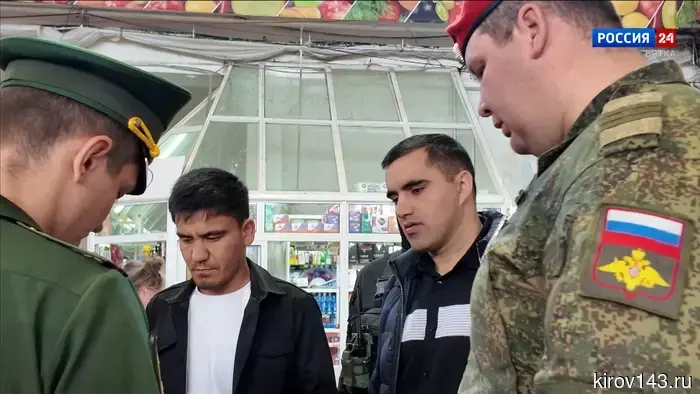 На центральном рынке города Кирова прошёл рейд по проверке документов у мигрантов