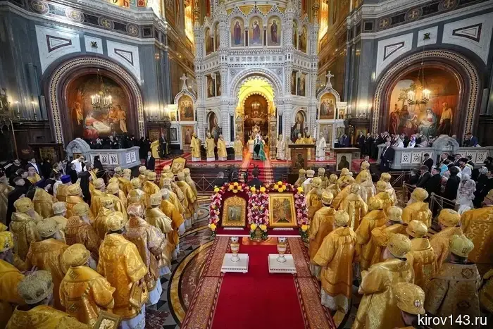 Епископ Яранский и Лузский Паисий сослужил Патриарху Кириллу в его именины