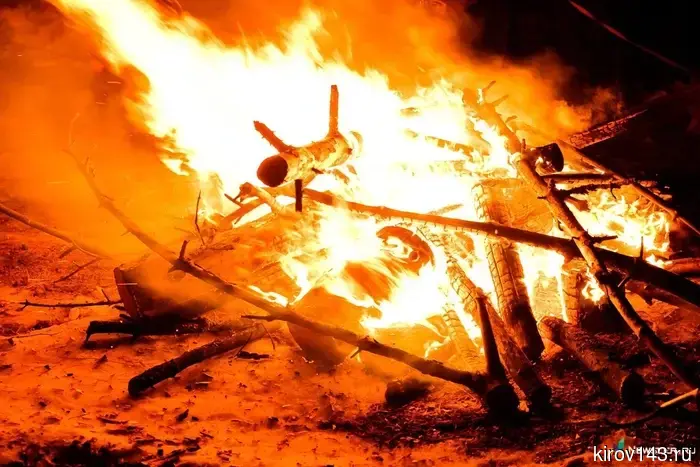 В Кирове произошло возгорание гаража.