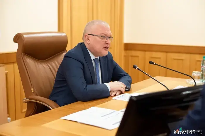 Соколов выразил критику в адрес руководства Юрьянского района из-за поступивших жалоб на нехватку финансов.
