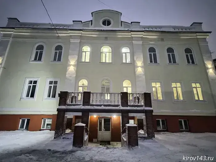 В Центре медицинской реабилитации отремонтировали фасад и физиоотделение поликлиники