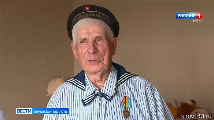 Ветеран Военно-морского флота Валентин Денисов празднует своё 95-летие.