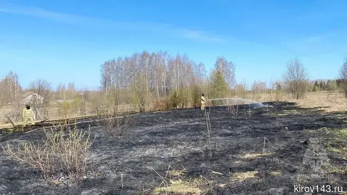 В Зуевском районе мужчина поджег мусор, что привело к возникновению пожара.