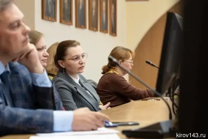 Преподаватели ВятГУ вместе с коллегами из других университетов ПФО рассмотрели методики обучения основам российской государственности с учетом особенностей региона.