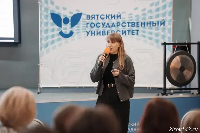 Научный стендап, организованный СНО ВятГУ, стал замечательным новогодним подарком для всех любителей интеллектуального шоу.