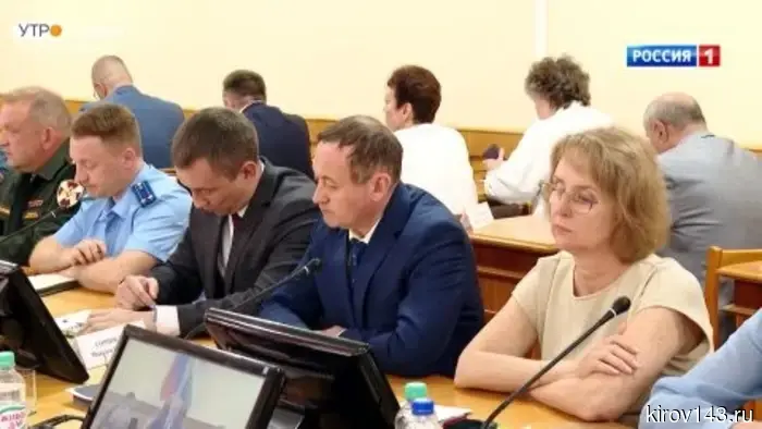 В правительстве Кировской области состоялось еженедельное заседание.