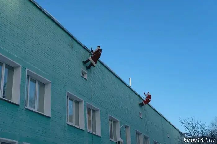 В период новогодних праздников волонтеры формировали праздничную атмосферу для жителей Кирова.