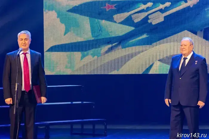 Рахим Азимов отметил день основания завода «ЛЕПСЕ», поздравив его коллектив.