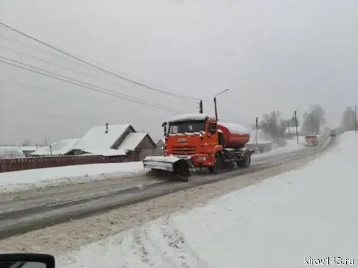 В Кирове подрядчики для содержания улиц в снегопады используют все ресурсы