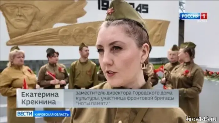 По улицам Котельнича проехал музыкальный автобус: из его окон неслись песни военных лет