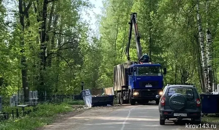 Городские кладбища подготавливаются к родительской субботе.