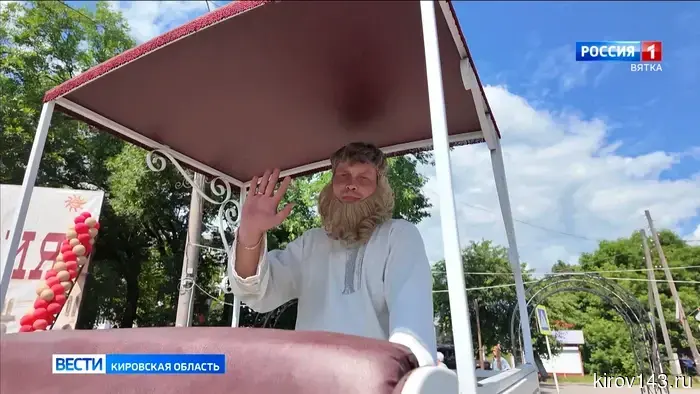 В Яранске состоялся ретро-фестиваль «Колёсная феерия».