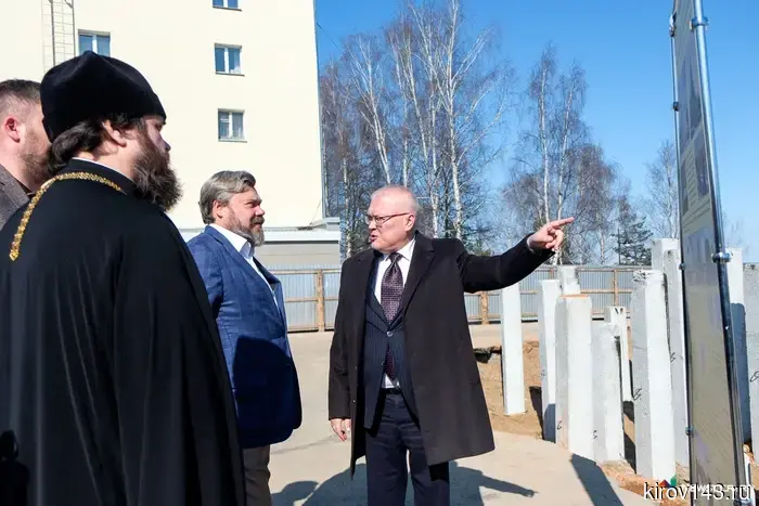 Sokolov showed Malofeeva the future temple.