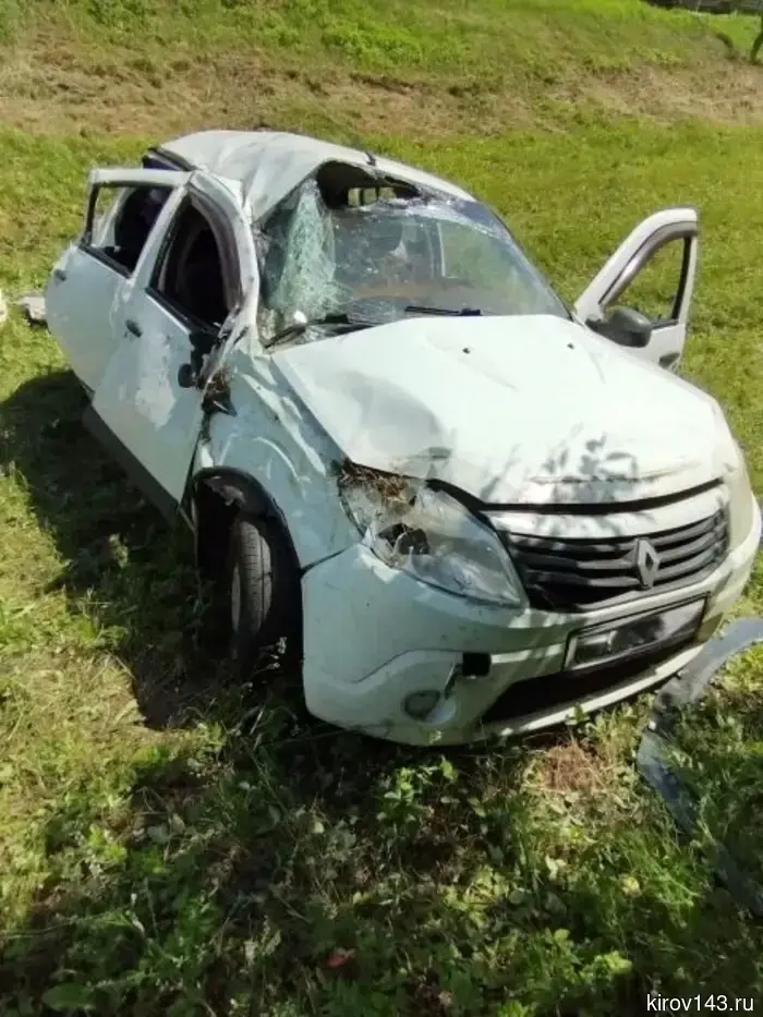 В Малмыжском районе произошло переворачивание автомобиля на трассе, в результате чего пострадали 5 человек.