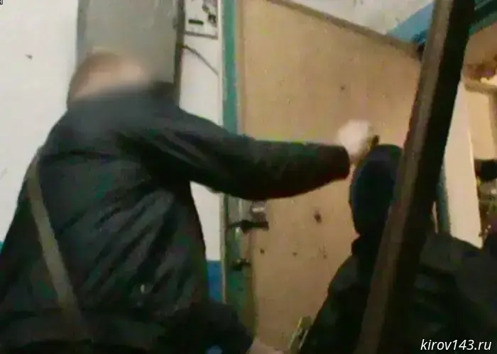 In Kirov, a man beat a passerby to death in a stairwell.
