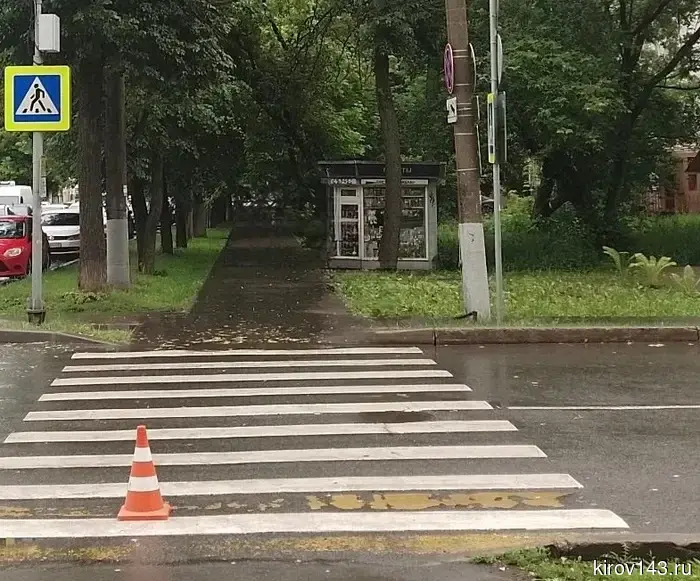 В Кирове разыскивают водителя, сбившего женщину на пешеходном переходе