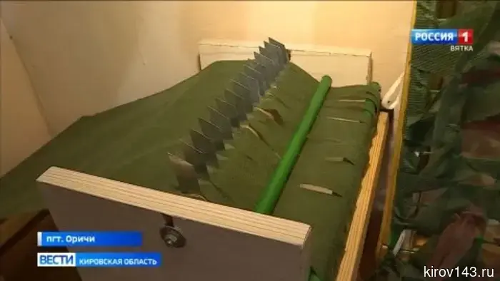 В волонтерской мастерской Оричевского музея появились самодельные станки для изготовления маскировочных сетей.