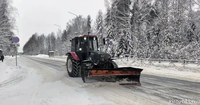 За праздничные дни в Кировской области обработали более 25 000 километров дорог