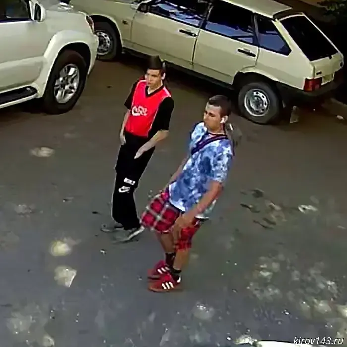 The police are looking for the thieves of the satchel.