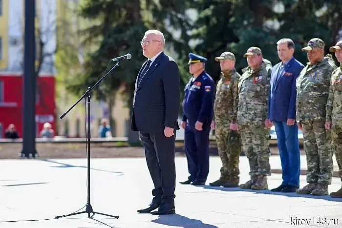 В преддверии Дня Победы в Кирове прошел юнармейский парад