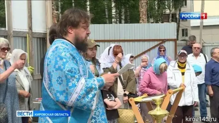 В Кирове освятили колокол для строящегося Феодоровского храма