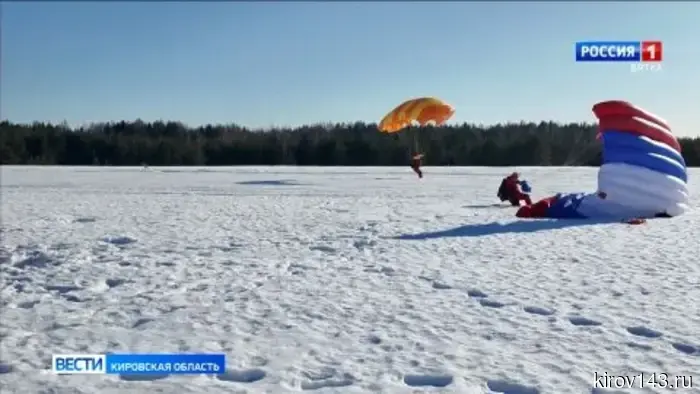 Парашютисты-пожарные проводят воздушные тренировки