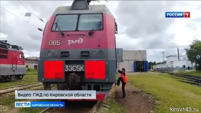 Кировчанка Ирина Милосердова стала первой женщиной в стране, которая стала машинистом грузового локомотива.