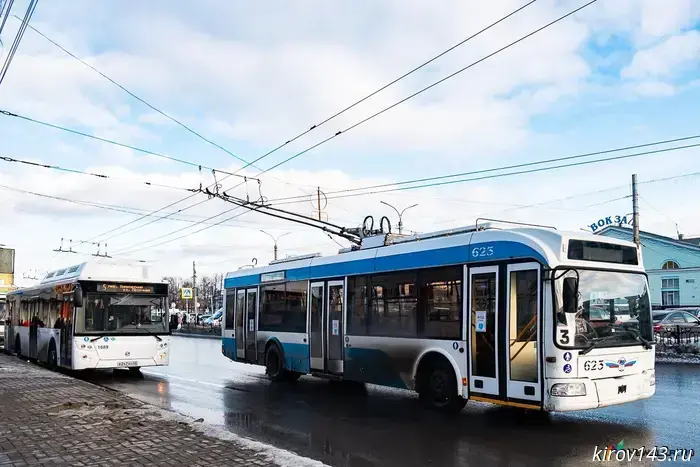 Троллейбусы приостановили движение: в Кирове «рогатые» остановились из-за неполадок в сети.