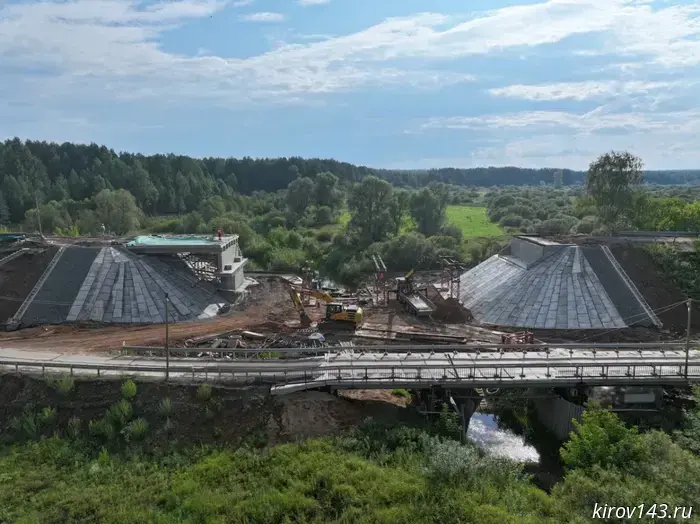 Major repairs to the bridge over the Kokshaga River continue in the Sovetsky District.