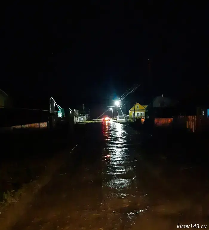 В Вятских Полянах девочка-ученица упала в ров на темной улице.