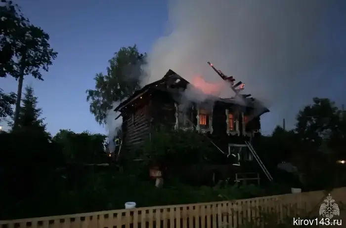 В результате пожара в Белой Холунице погибли трое человек.