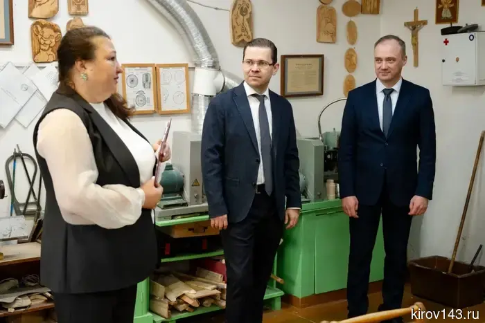 Депутаты Веснин и Потапенко обсудили вопросы поддержки образования в Мурашах.