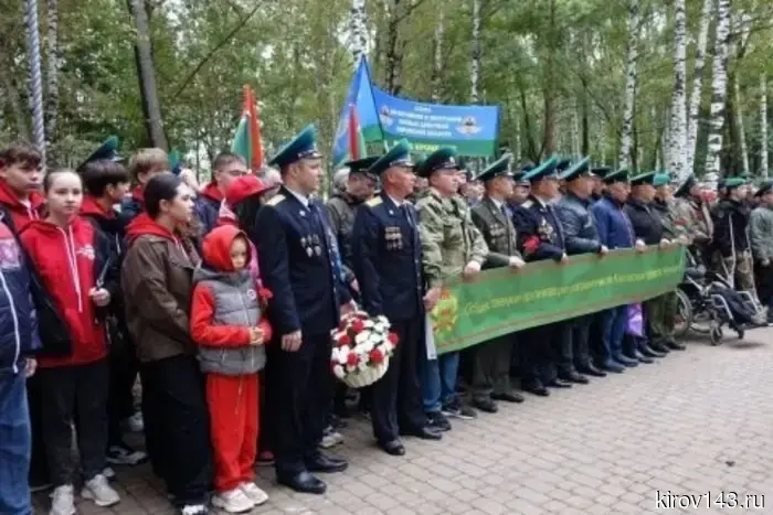 В городе Киров в Парке Победы был установлен памятник пограничникам.
