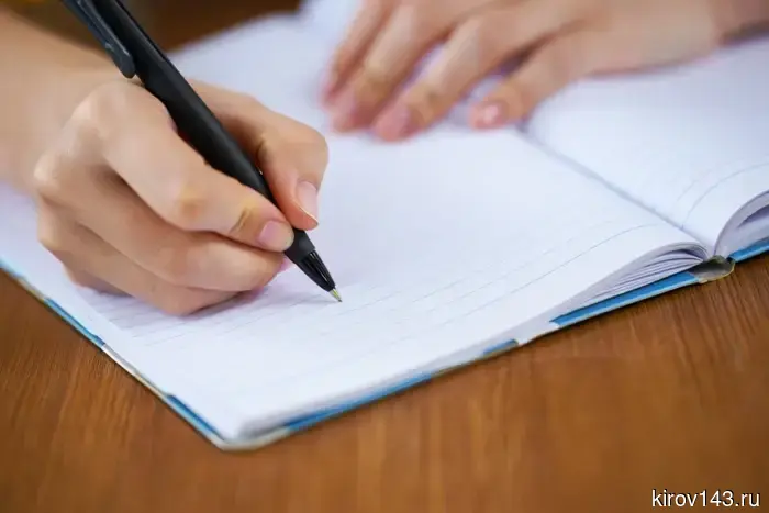 Семь выпускников из Кирова получат последнюю возможность написать итоговое сочинение.