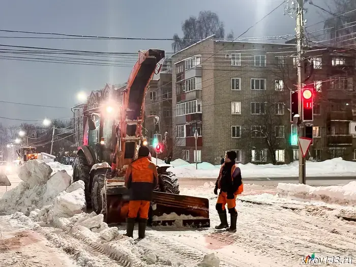 В ночь на среду снега уберут на 11 улицах Киров.