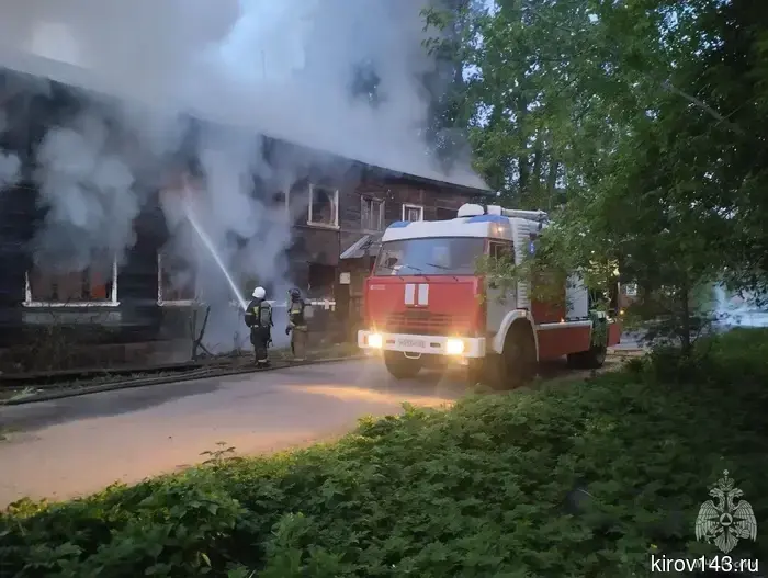 В Кирове произошел пожар в неэксплуатируемом доме в микрорайоне Вересники
