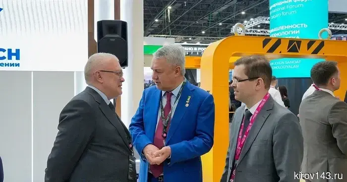 Рахим Азимов принимает участие в работе выставки «Иннопром. Центральная Азия»