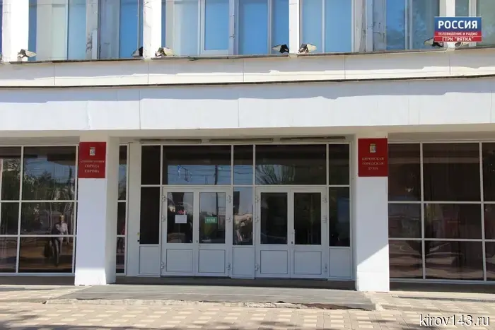 В администрации Кирова отметили, на каких аспектах подрядчикам стоит акцентировать внимание при благоустройстве города весной.