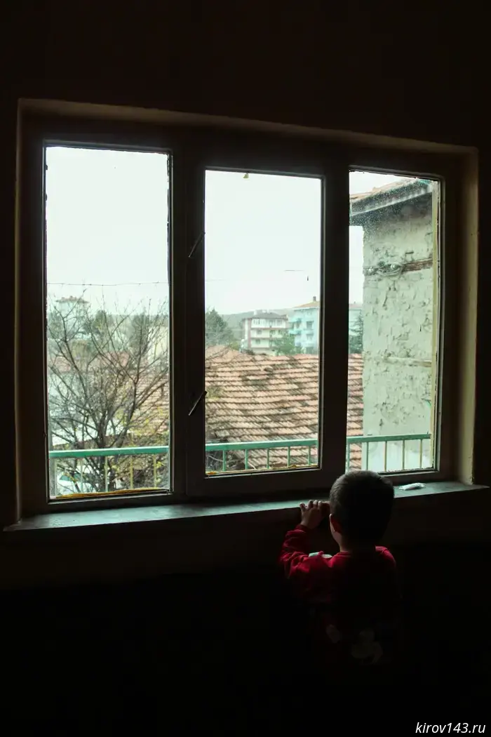 A child fell out of a window in Slobodskoye